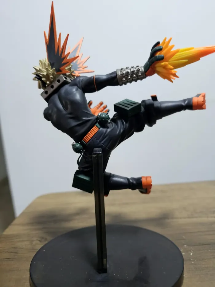 Katsuki Bakugo vista 2